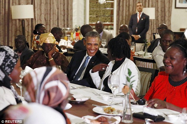 Niềm vui ngày đoàn tụ của TT Mỹ Obama tại quê cha - 2