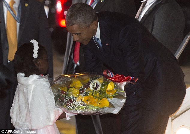 Niềm vui ngày đoàn tụ của TT Mỹ Obama tại quê cha - 7