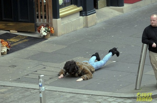 Tai nạn kỳ khôi trên phim trường vì khỏa thân, khóc lóc - 5