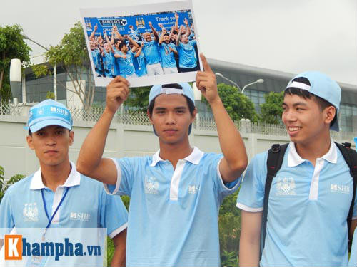 Man City đến Hà Nội trong cơn mưa tầm tã - 10