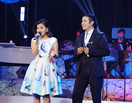 Mẹ chồng Tây tháp tùng Đoan Trang đi diễn - 8