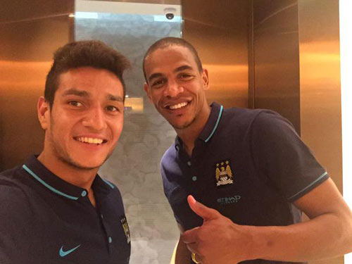 Man City ở VN: Joe Hart sung sướng đội nón lá - 4