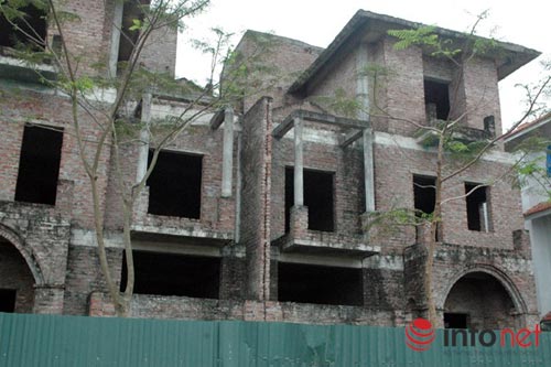 Biệt thự chưa người ở đã “hóa" nhà cổ giữa HN - 3