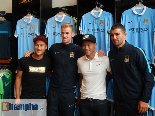 Man City ở VN: Joe Hart sung sướng đội nón lá - 9