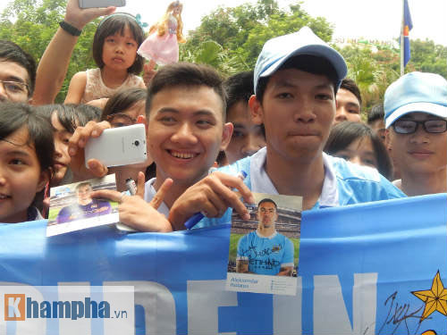 Man City ở VN: Joe Hart sung sướng đội nón lá - 13