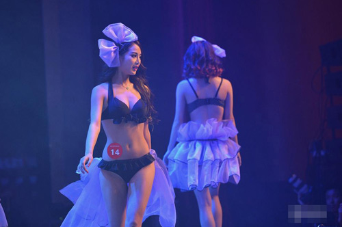 Cận cảnh ca nâng ngực của một người mẫu Trung Quốc - 1