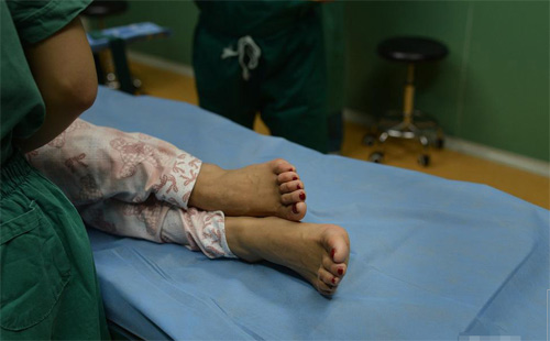 Cận cảnh ca nâng ngực của một người mẫu Trung Quốc - 3