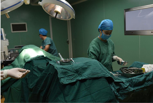 Cận cảnh ca nâng ngực của một người mẫu Trung Quốc - 7