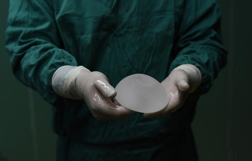 Cận cảnh ca nâng ngực của một người mẫu Trung Quốc - 9