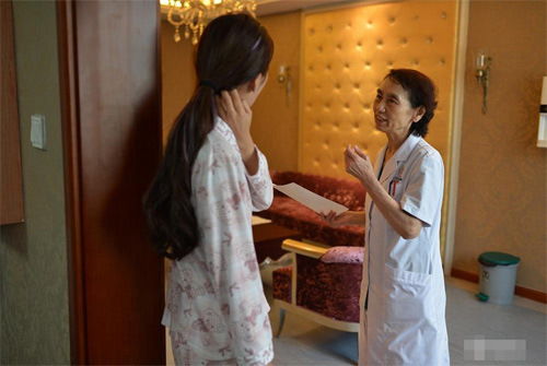 Cận cảnh ca nâng ngực của một người mẫu Trung Quốc - 3