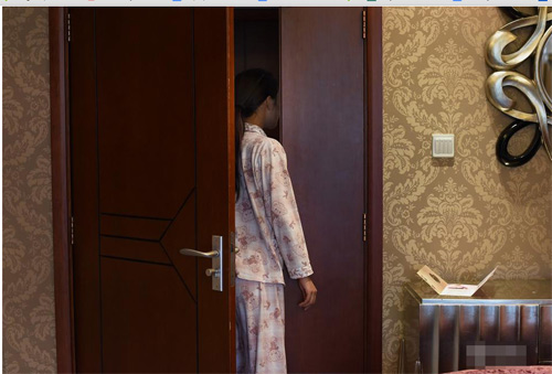 Cận cảnh ca nâng ngực của một người mẫu Trung Quốc - 4