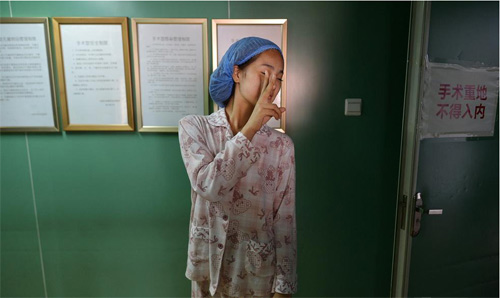 Cận cảnh ca nâng ngực của một người mẫu Trung Quốc - 9