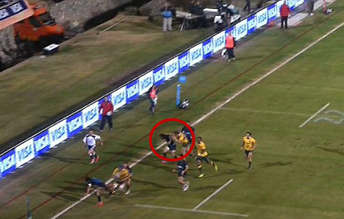Cầu thủ rugby Úc gây sốc khi đánh nguội đối thủ - 1