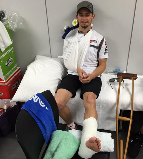 Cựu vô địch MotoGP lật xe, gẫy xương ở Nhật Bản - 1
