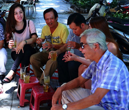 Danh hài Chiến Thắng la cà bia hơi với nhạc sĩ Vinh Sử - 4