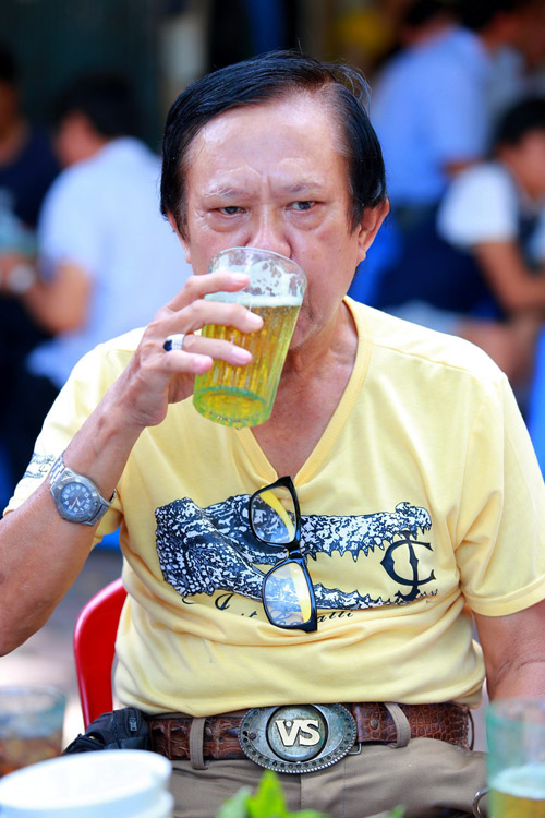 Danh hài Chiến Thắng la cà bia hơi với nhạc sĩ Vinh Sử - 14