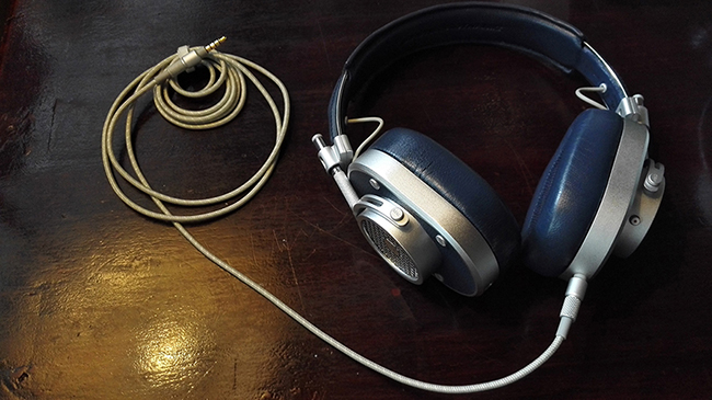 Master & Dynamic MH40 là một chiếc tai nghe đậm chất Mỹ.