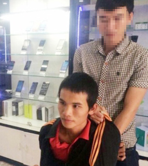 Chặn xe, ép thiếu nữ vào rừng để cưỡng hiếp - 1