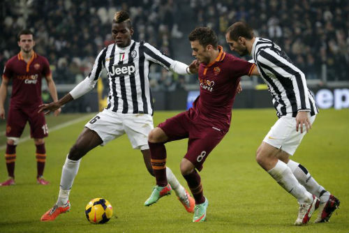 Tin HOT tối 28/7: Mourinho bị vợ Benitez chỉ trích - 2