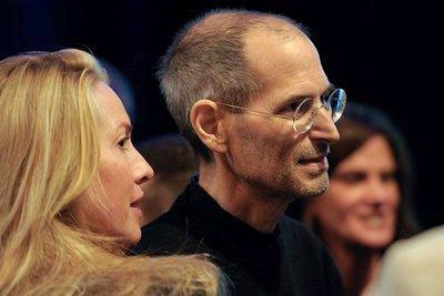 Steve Jobs và "bóng hồng" giúp ông sống mãi - 1