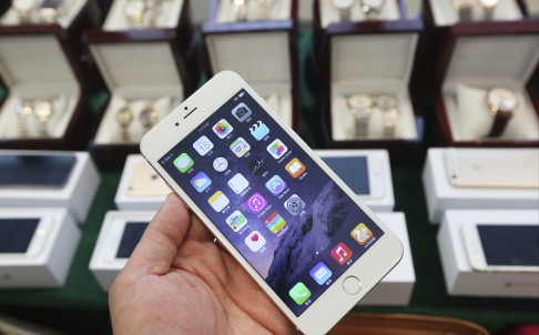 Triệt phá nhà máy Apple giả, tịch thu 41.000 iPhone nhái - 1