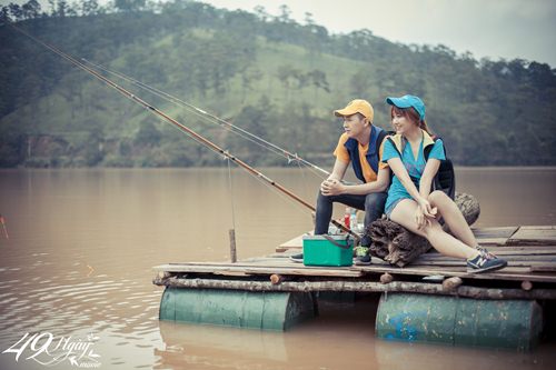 Hari Won nhí nhảnh đi câu cá cùng Ngô Kiến Huy - 5