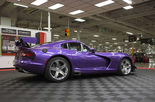 Cặp vợ chồng sở hữu garage xe Viper “khủng” nhất - 4