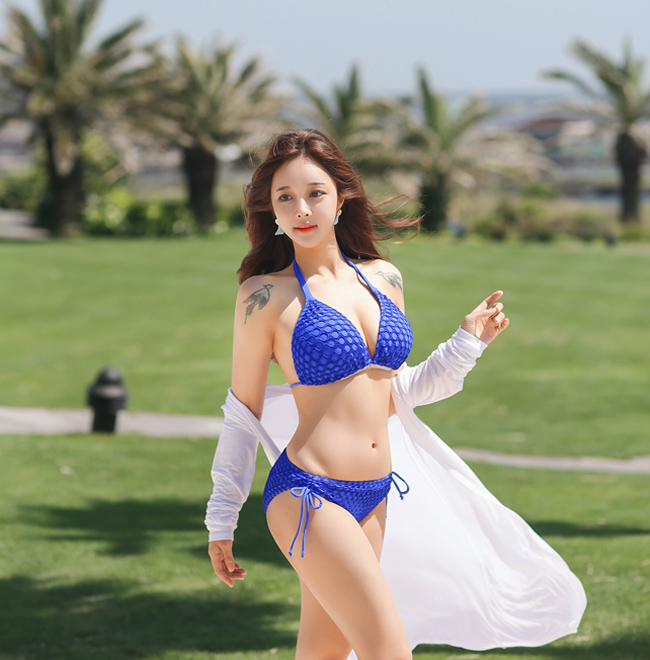 Cho Min Yeong ngọt ngào trong bộ bikini hai mảnh