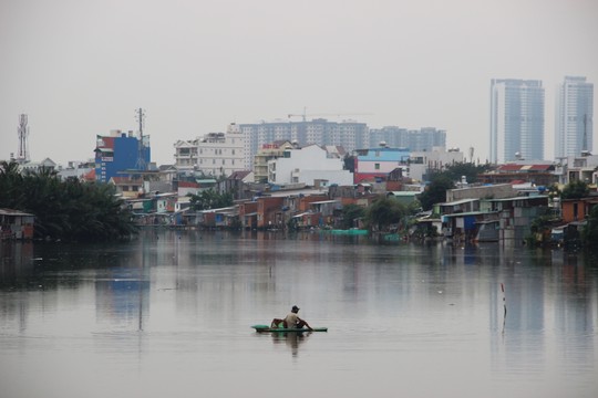Sáng nay, Sài Gòn lãng đãng sương mù như ngày Tết - 1