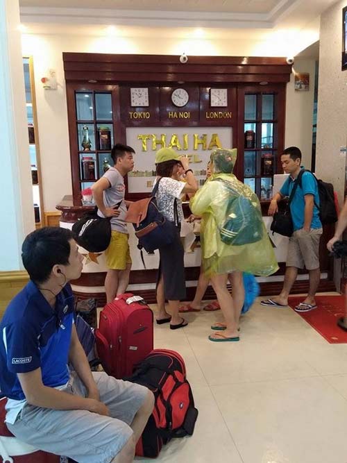 Du khách bị ép trả phòng khi bị kẹt ở Cô Tô vì mưa lũ - 2