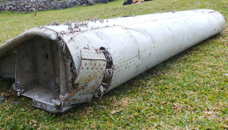 Phát hiện mảnh vỡ nghi của máy bay MH370 - 1
