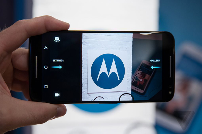 Moto X Style với cấu hình khá ấn tượng khi trang bị màn hình kích thước 5,7 inch độ phân giải QHD (2.560 x 1.440 pixel) với diện tích màn hình/khung máy ở mặt trước của máy được Motorola công bố là 76%. 
