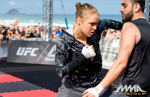 Trước đại chiến, fan Brazil khóc vì Ronda Rousey - 3