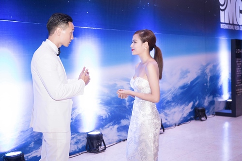 Hoàng Thùy Linh khoe triệt để 3 vòng gợi cảm - 8