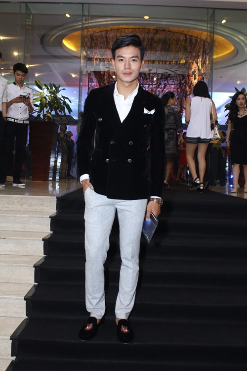 Hoàng Thùy Linh khoe triệt để 3 vòng gợi cảm - 3