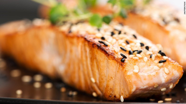 Cá hồi chữa viêm nhiễm. Cá hồi có rất nhiều omega-3. Đây là một chất béo quan trọng để chữa viêm nhiễm. Cá hồi còn có lợi cho những người bị hội chứng trao đổi chất và thấp khớp.

