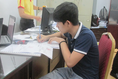 Nhiều thí sinh “hoảng hốt” vì có đến 2 kết quả môn Tiếng Anh - 2