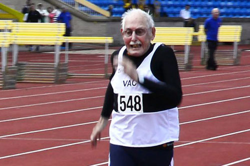 Cụ 96 tuổi liên tiếp phá 2 kỷ lục chạy 100m & 200m - 1