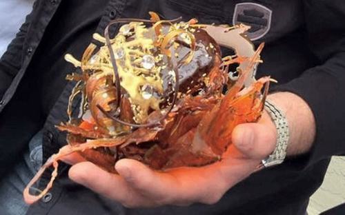 Chiếc bánh "siêu" sang chảnh làm từ vàng và "kim cương" - 3