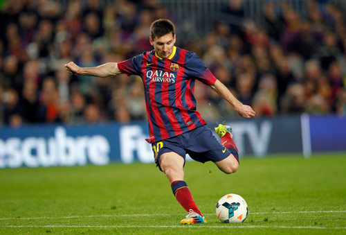 "Siêu nhân" Messi: Cột mốc 70 bàn & giấc mơ QBV - 1
