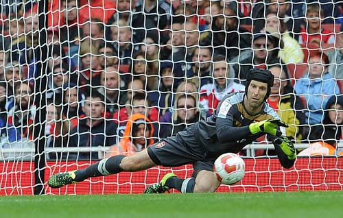 Arsenal – Chelsea: Courtois chưa thể che mờ Cech - 2