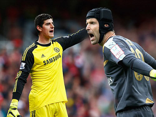 Arsenal – Chelsea: Courtois chưa thể che mờ Cech - 3