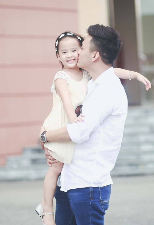 Mỹ nam "Cầu vồng tình yêu" tình cảm bên vợ con - 9