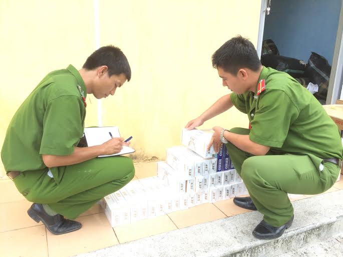 Bắt xe của Petrolimex chở hàng nghìn bao thuốc lá lậu - 1