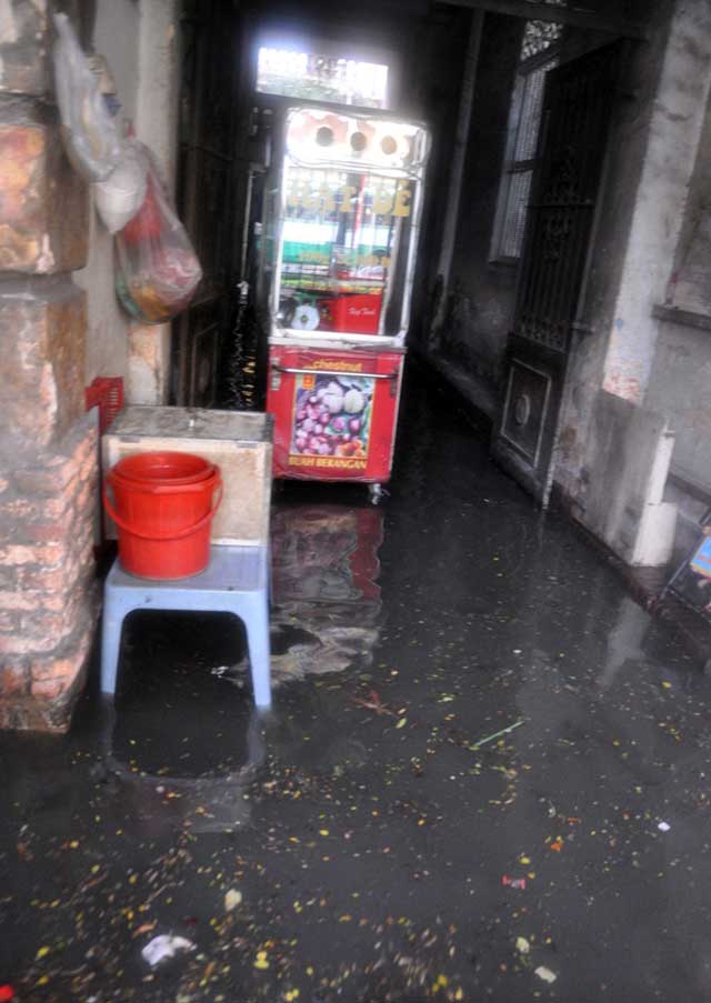 Chùm ảnh: "Rẽ sóng" về nhà trên đường phố TPHCM - 8