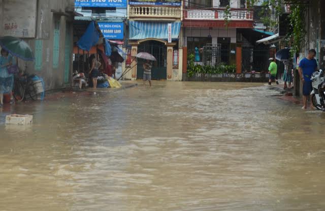 Quảng Ninh: Mưa lớn, tràn đập, nhiều nơi chìm trong biển nước - 1