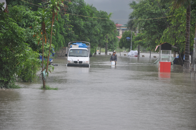 Quảng Ninh: Mưa lớn, tràn đập, nhiều nơi chìm trong biển nước - 4