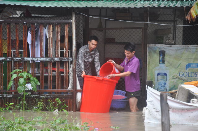 Quảng Ninh: Mưa lớn, tràn đập, nhiều nơi chìm trong biển nước - 10