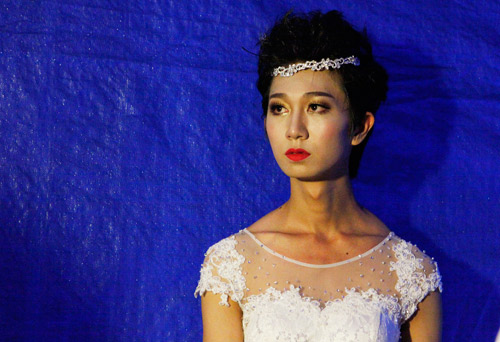 Hậu trường "ngập" mùi son phấn của mẫu đồng tính - 9
