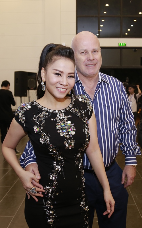 Vợ Thanh Bùi khéo che bụng trước nghi vấn mang bầu - 5